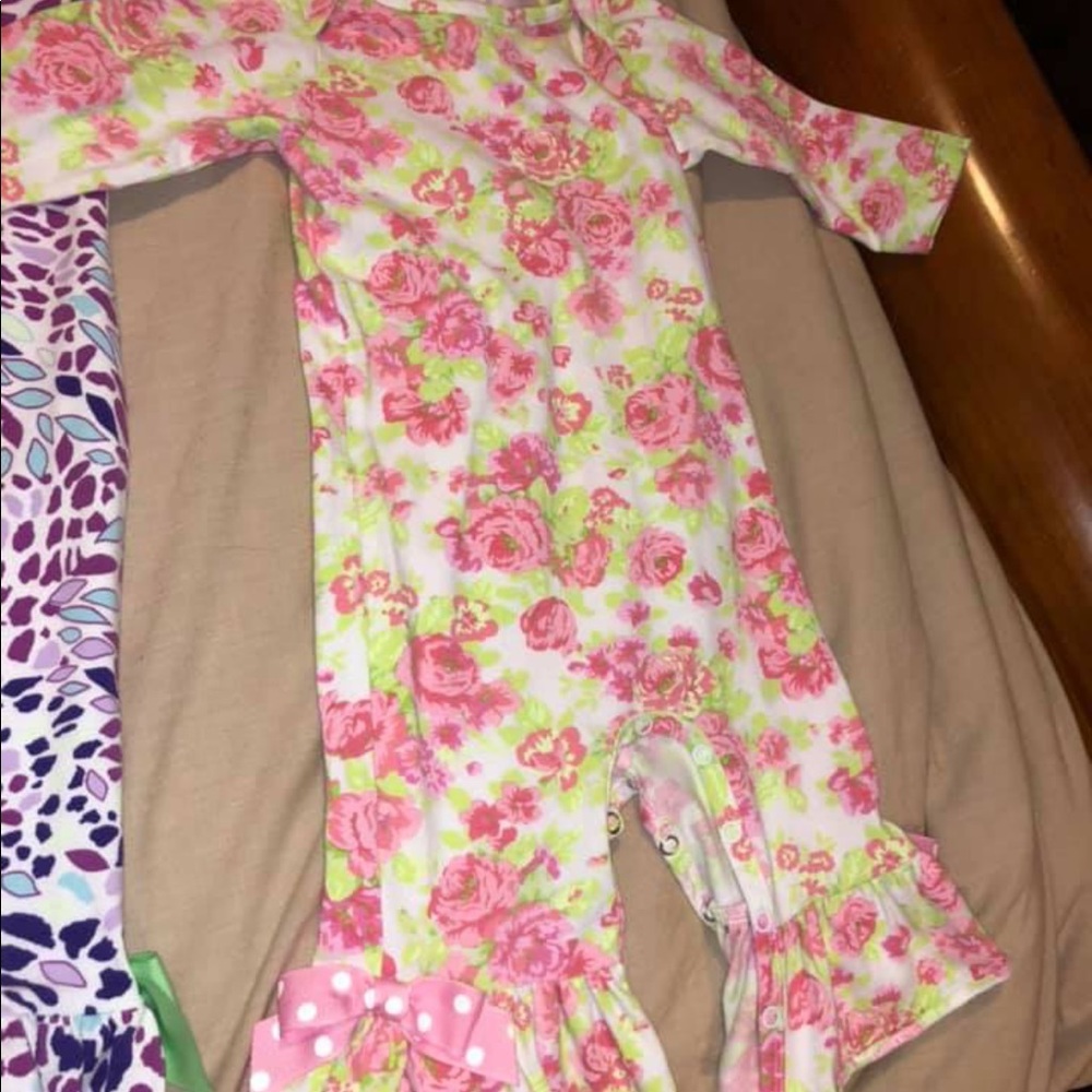 RIC RAC RUFFLES Rompers - Picture 3 of 4
